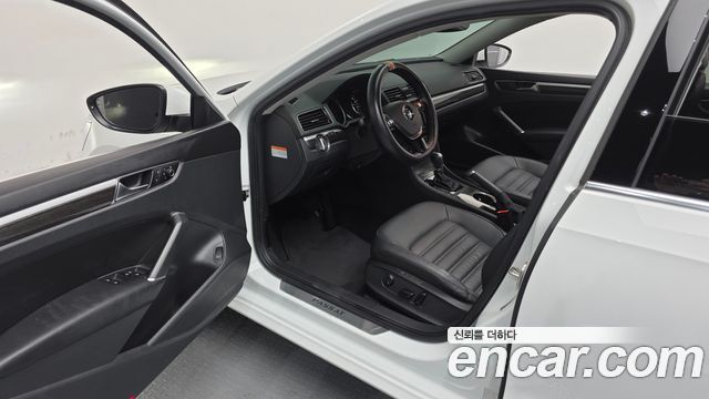 Volkswagen Passat 2018 — photo 13