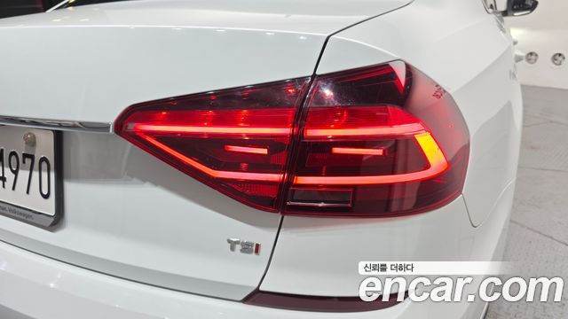 Volkswagen Passat 2018 — photo 9