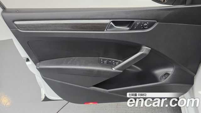 Volkswagen Passat 2018 — photo 14