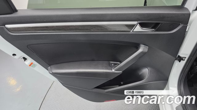 Volkswagen Passat 2018 — photo 15