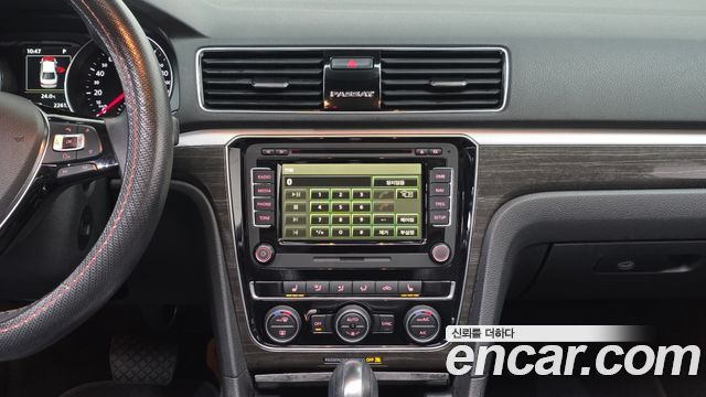 Volkswagen Passat 2018 — photo 31