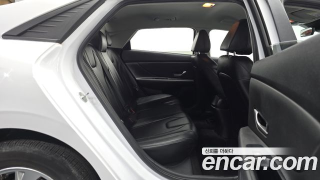 Hyundai AVANTE 2021 — photo 18