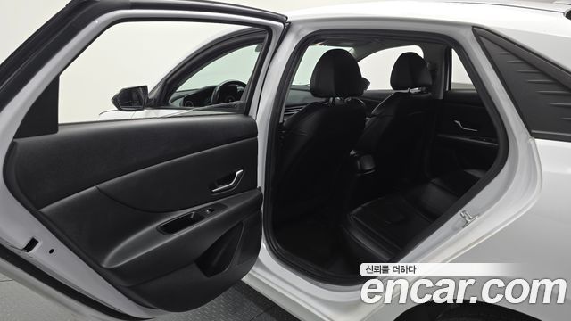 Hyundai AVANTE 2021 — photo 16