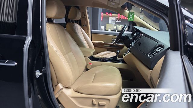 Kia Canival 2017 — photo 17