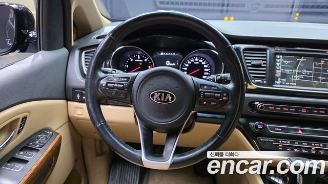 Kia Canival 2017 — photo 19
