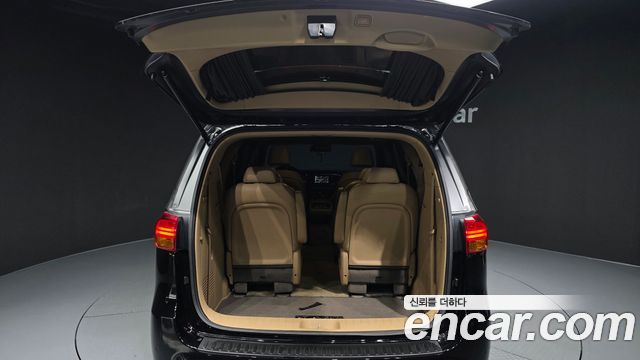 Kia Canival 2017 — photo 26
