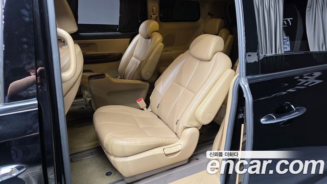 Kia Canival 2017 — photo 16