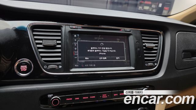 Kia Canival 2017 — photo 27