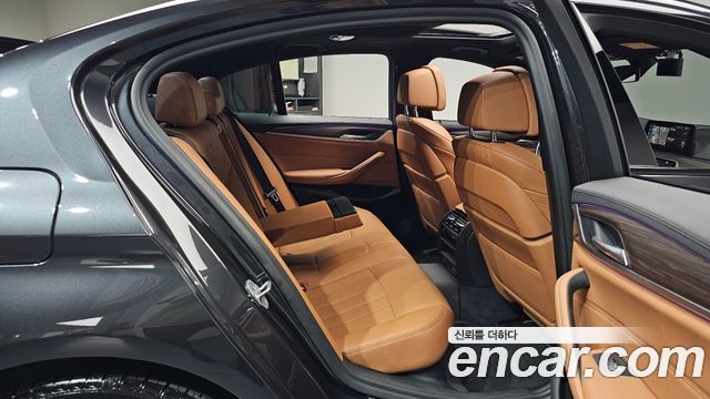 BMW 5-Series 2020 — photo 17