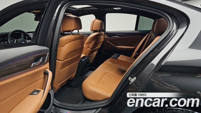 BMW 5-Series 2020 — photo 18