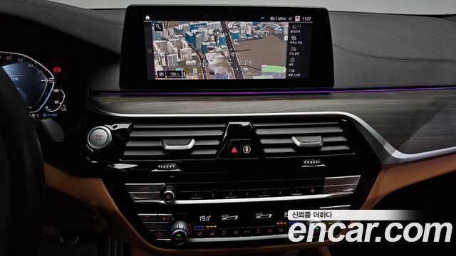BMW 5-Series 2020 — photo 20