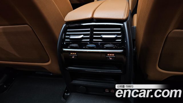 BMW 5-Series 2020 — photo 25