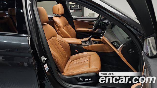 BMW 5-Series 2020 — photo 16
