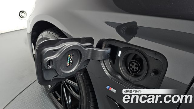 BMW 5-Series 2020 — photo 30