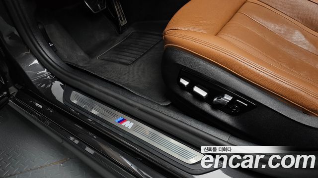 BMW 5-Series 2020 — photo 32