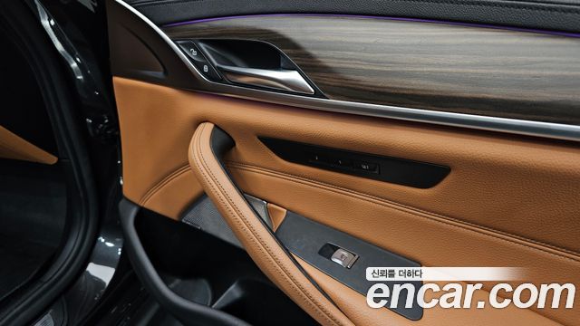 BMW 5-Series 2020 — photo 36