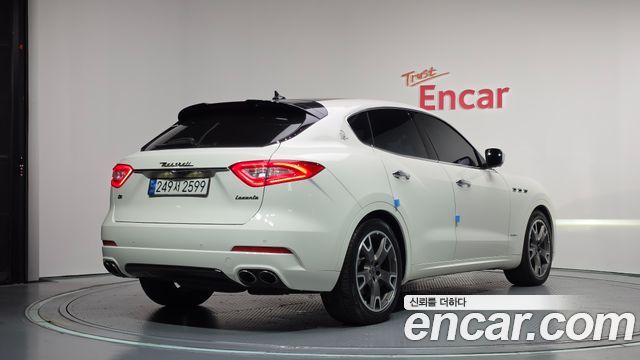 Maserati Levante 2018 — photo 2