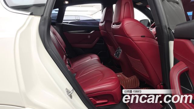 Maserati Levante 2018 — photo 18