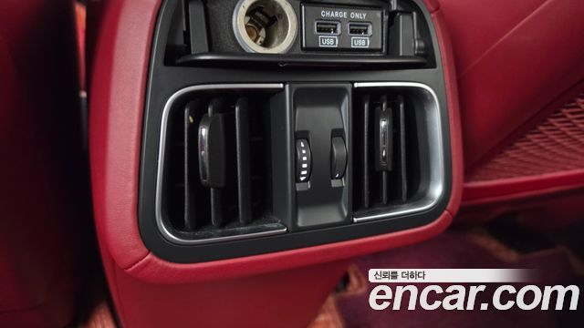 Maserati Levante 2018 — photo 25