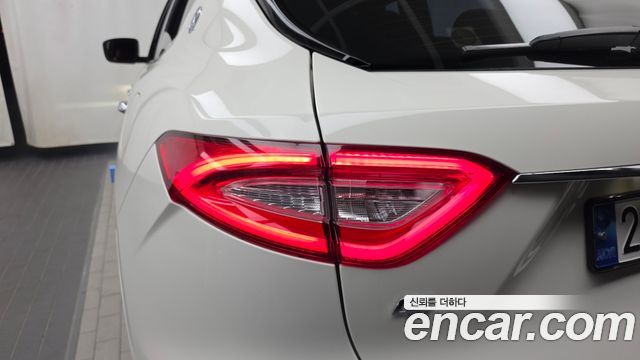 Maserati Levante 2018 — photo 9