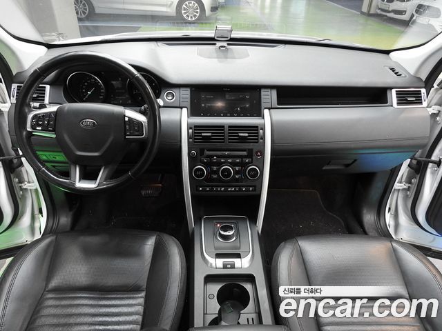 Land Rover Discovery Sport 2017 — photo 7