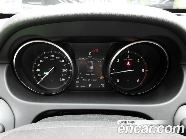 Land Rover Discovery Sport 2017 — photo 8