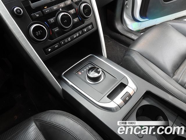 Land Rover Discovery Sport 2017 — photo 9