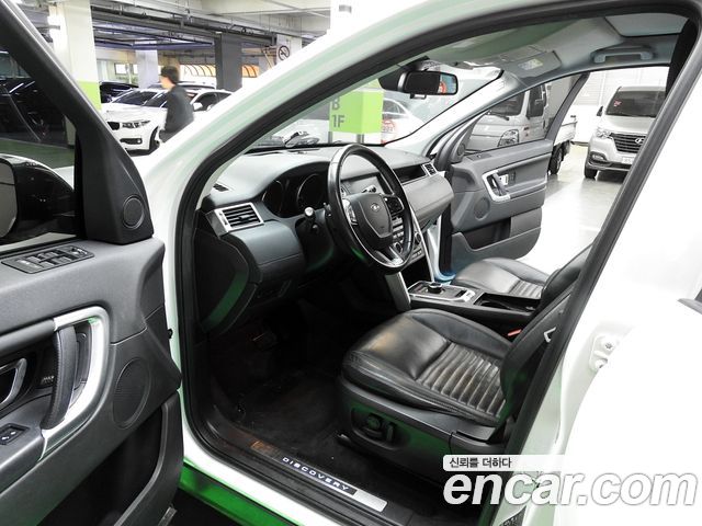 Land Rover Discovery Sport 2017 — photo 13