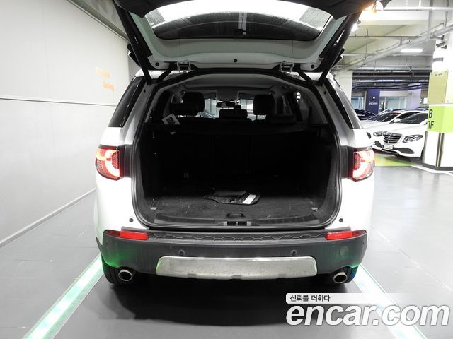 Land Rover Discovery Sport 2017 — photo 14