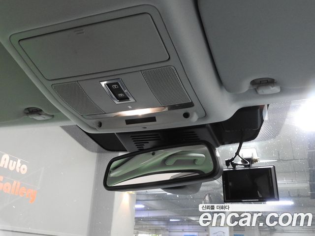 Land Rover Discovery Sport 2017 — photo 16