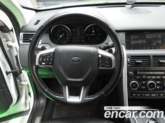Land Rover Discovery Sport 2017 — photo 17