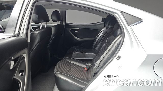 Hyundai AVANTE 2015 — photo 11
