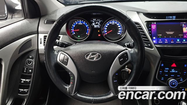 Hyundai AVANTE 2015 — photo 16
