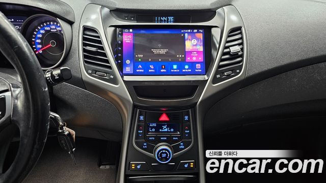 Hyundai AVANTE 2015 — photo 17