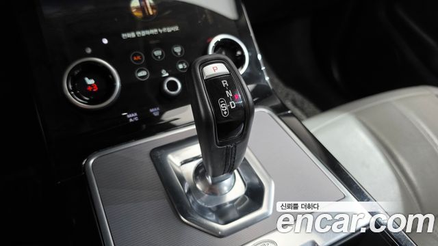 Land Rover Range Rover Evoque 2020 — photo 12