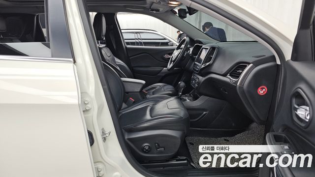Jeep Cherokee 2019 — photo 11