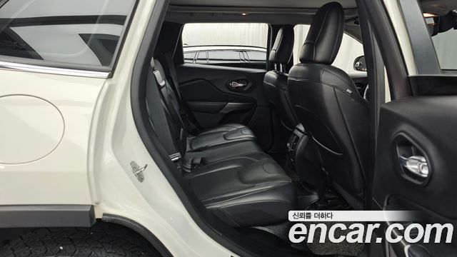 Jeep Cherokee 2019 — photo 12