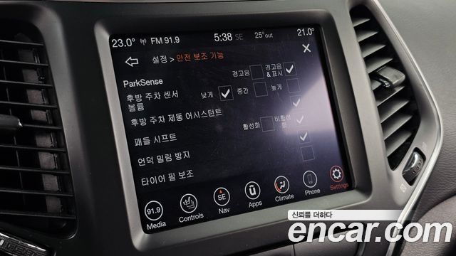 Jeep Cherokee 2019 — photo 18