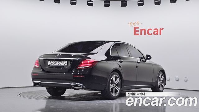 Mercedes-Benz E-Class 2019 — photo 2