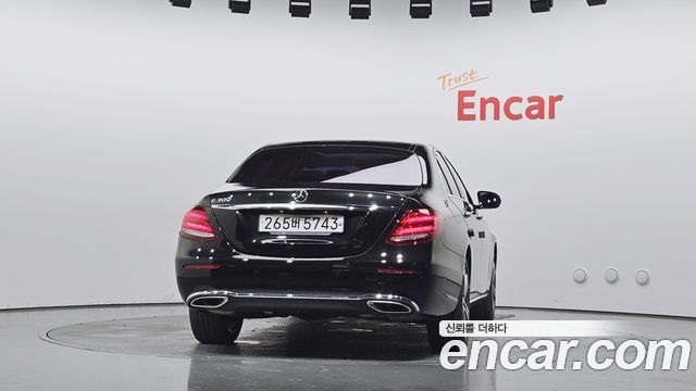 Mercedes-Benz E-Class 2019 — photo 4