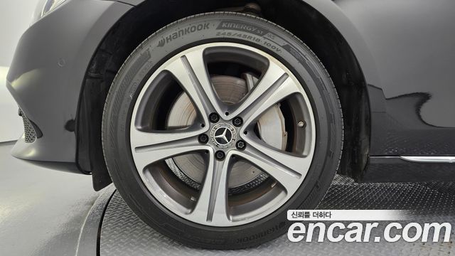 Mercedes-Benz E-Class 2019 — photo 5