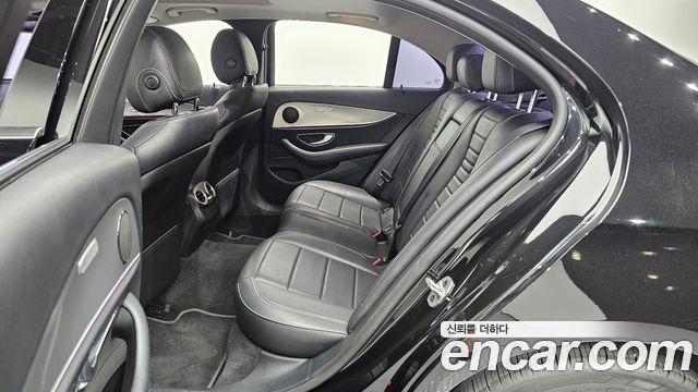 Mercedes-Benz E-Class 2019 — photo 11