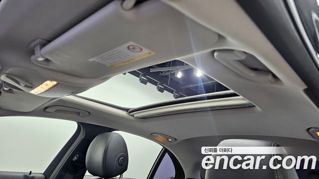 Mercedes-Benz E-Class 2019 — photo 16