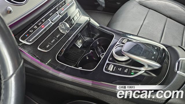 Mercedes-Benz E-Class 2019 — photo 18