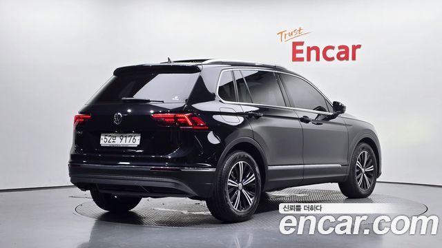 Volkswagen Tiguan 2018 — photo 2