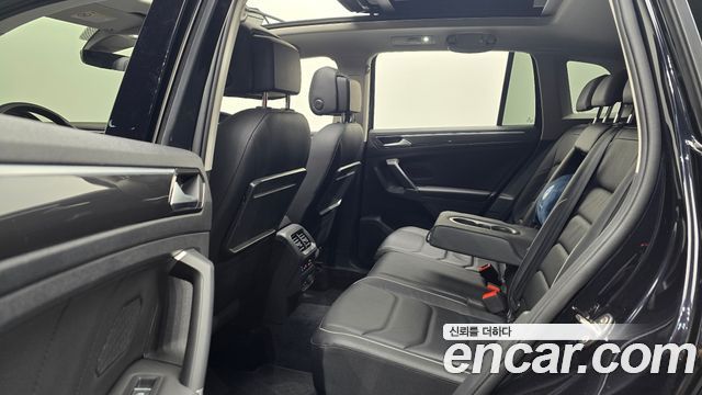 Volkswagen Tiguan 2018 — photo 18