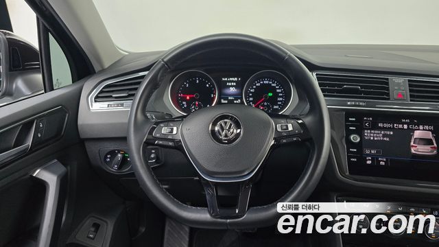 Volkswagen Tiguan 2018 — photo 19