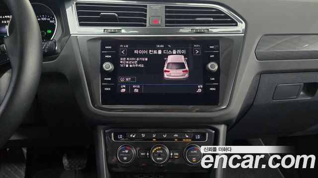 Volkswagen Tiguan 2018 — photo 21