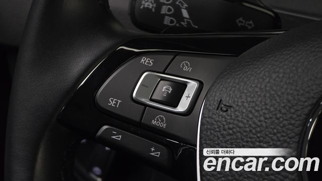 Volkswagen Tiguan 2018 — photo 24