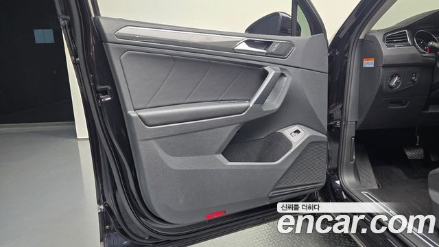 Volkswagen Tiguan 2018 — photo 14